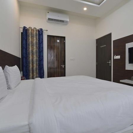 Collection O 83988 Hotel Clear Sky Udaipur Bagian luar foto